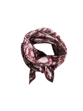 GRAND FOULARD GAYA CARMIN